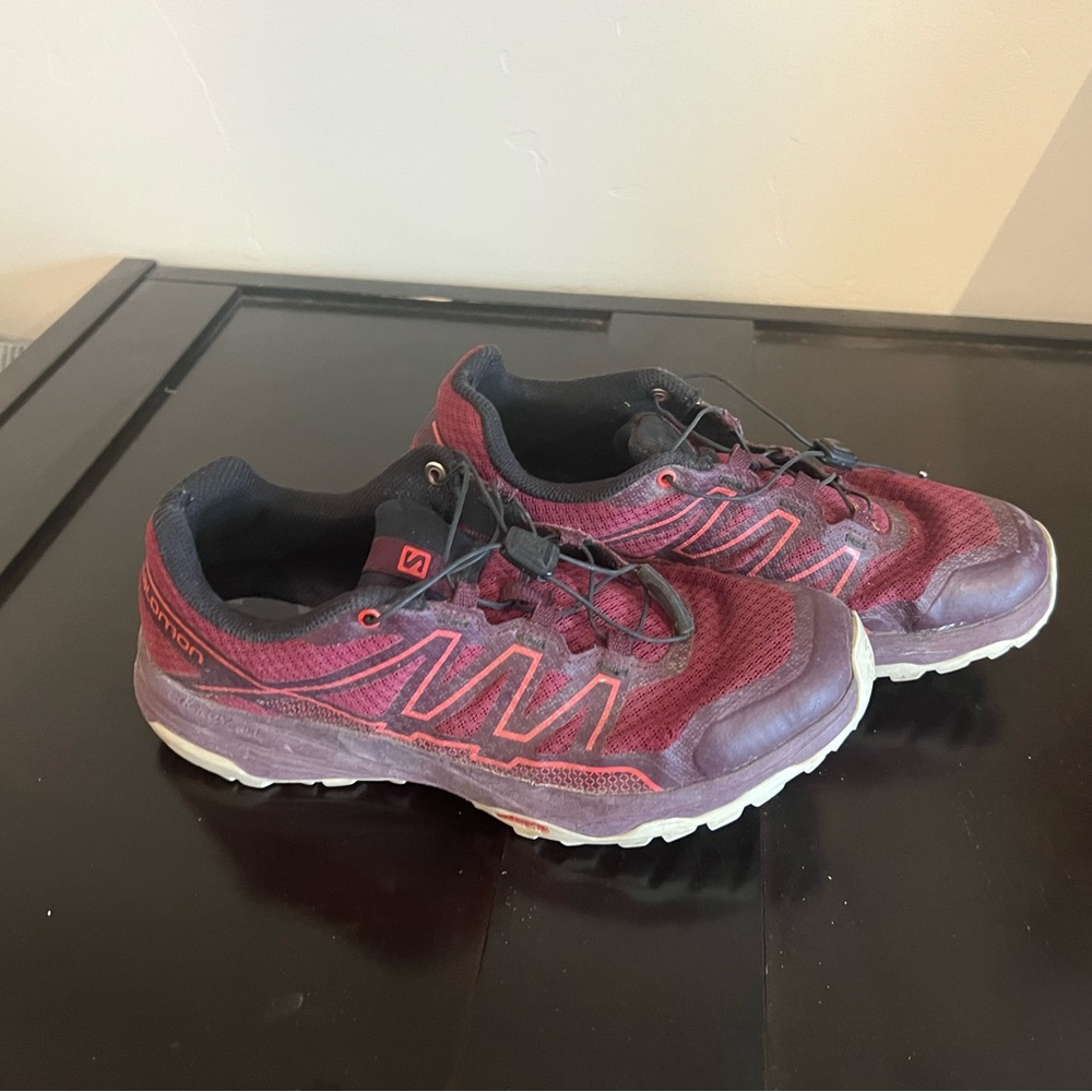 Salomon Running Shoes with Maroon and Black Accents